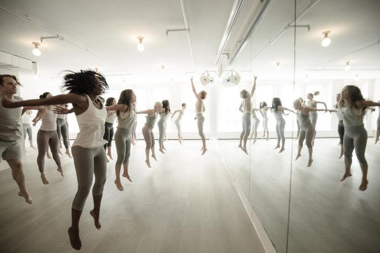 Cours The Class de Taryn Toomey photographié par Jaimie Baird