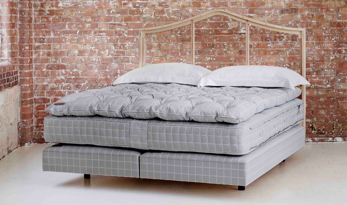 Savoir bed featuring the bed set no3 with the mattress, the base and the topper