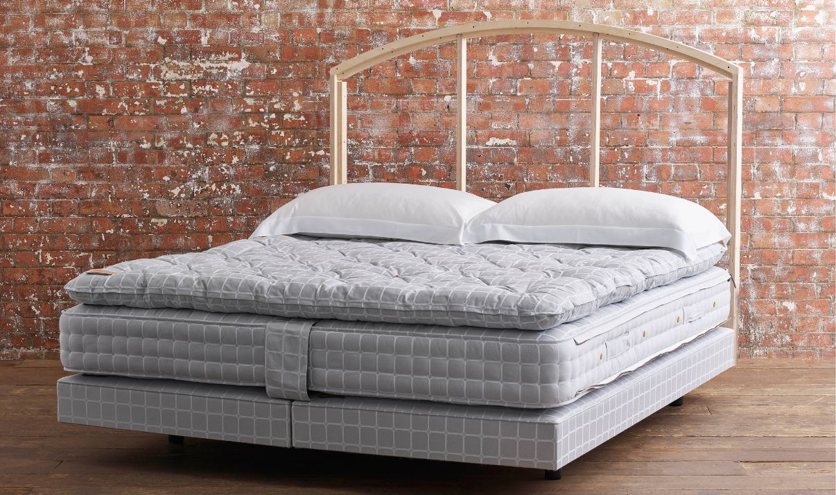 Savoir bed featuring the bed set no4 with the mattress, the base and the topper
